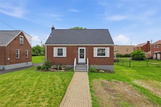2514 Alberta Cir, West Mifflin, PA 15122