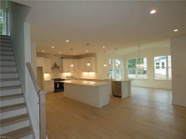 933 Stockbridge DR, Virginia Beach, VA 23464