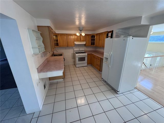1027 Middle Rd, Shaler, PA 15116