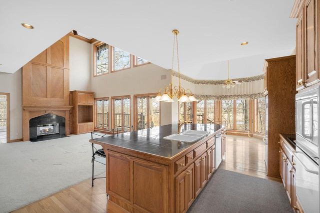 7570 S Cambridge DRIVE, Franklin, WI 53132