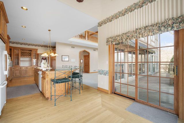 7570 S Cambridge DRIVE, Franklin, WI 53132
