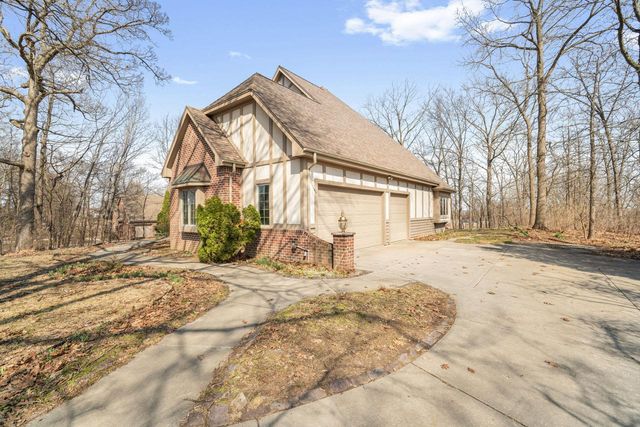 7570 S Cambridge DRIVE, Franklin, WI 53132