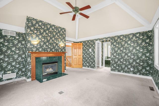7570 S Cambridge DRIVE, Franklin, WI 53132