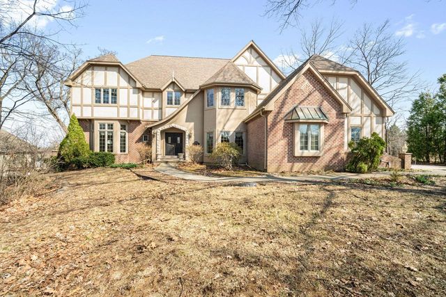 7570 S Cambridge DRIVE, Franklin, WI 53132