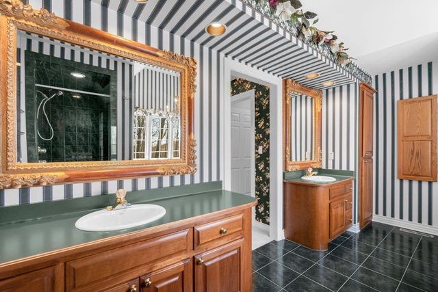 7570 S Cambridge DRIVE, Franklin, WI 53132