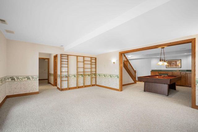 7570 S Cambridge DRIVE, Franklin, WI 53132