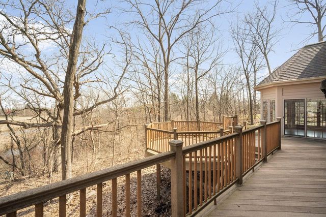 7570 S Cambridge DRIVE, Franklin, WI 53132