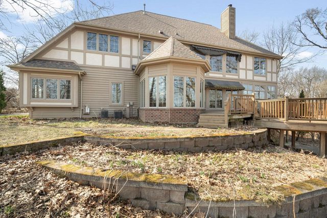7570 S Cambridge DRIVE, Franklin, WI 53132