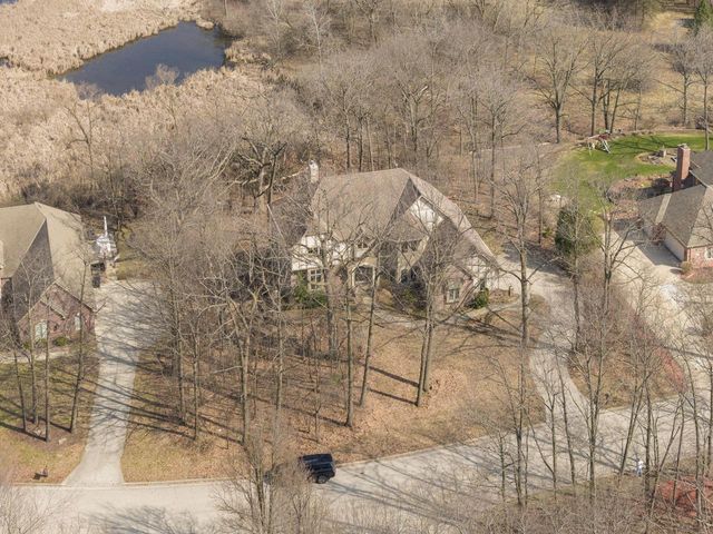 7570 S Cambridge DRIVE, Franklin, WI 53132