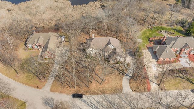 7570 S Cambridge DRIVE, Franklin, WI 53132