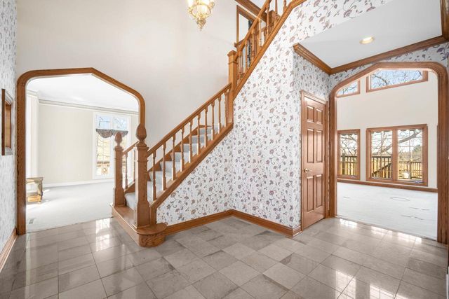 7570 S Cambridge DRIVE, Franklin, WI 53132