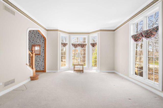 7570 S Cambridge DRIVE, Franklin, WI 53132
