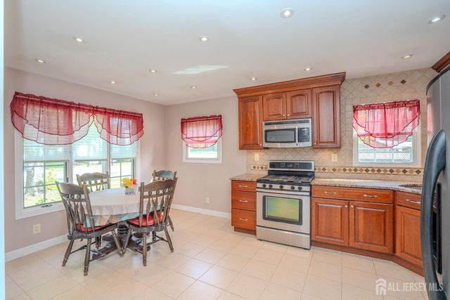 499 Old Stage Road, Spotswood, NJ 08884