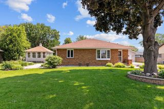 1083 LAKESHORE DRIVE, Menasha, WI 54952