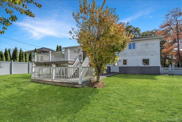 25 Estate Road, Smithtown, NY 11787