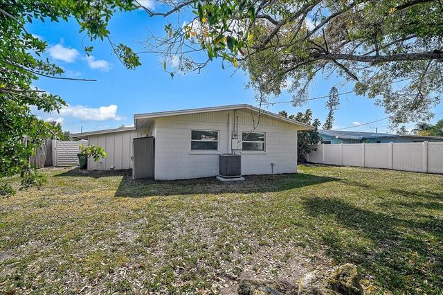 3133 LAKE RIDGE DRIVE, Sarasota, FL 34237