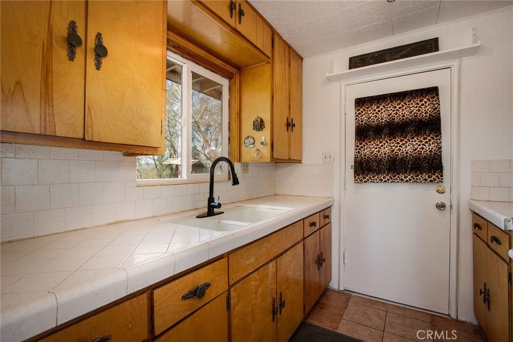 Image 13 of property listing at 63720 Pluto Road, Joshua Tree, CA 92252