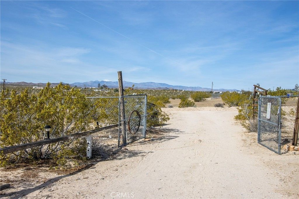 Image 23 of property listing at 63720 Pluto Road, Joshua Tree, CA 92252
