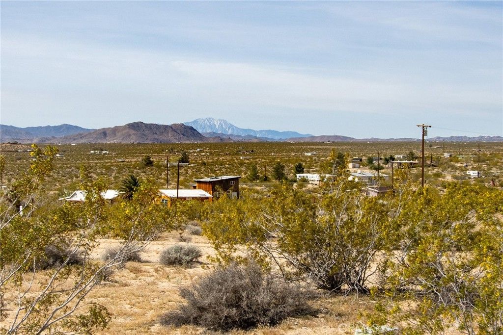 Image 24 of property listing at 63720 Pluto Road, Joshua Tree, CA 92252