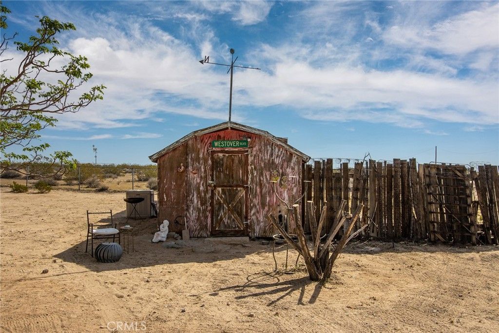 Image 27 of property listing at 63720 Pluto Road, Joshua Tree, CA 92252