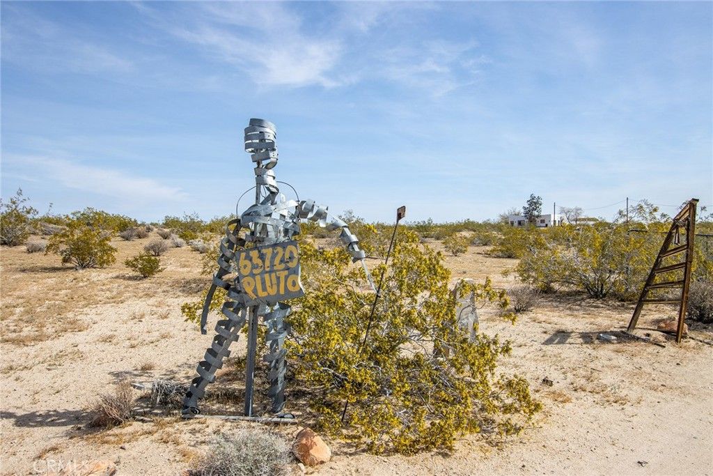 Image 28 of property listing at 63720 Pluto Road, Joshua Tree, CA 92252