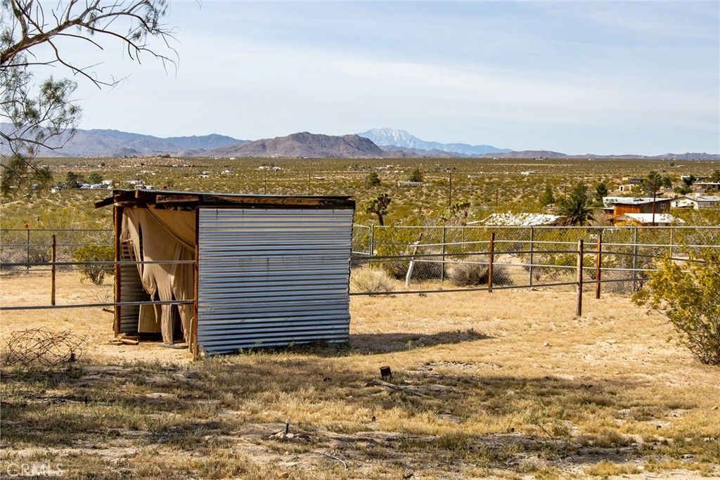 Image 29 of property listing at 63720 Pluto Road, Joshua Tree, CA 92252