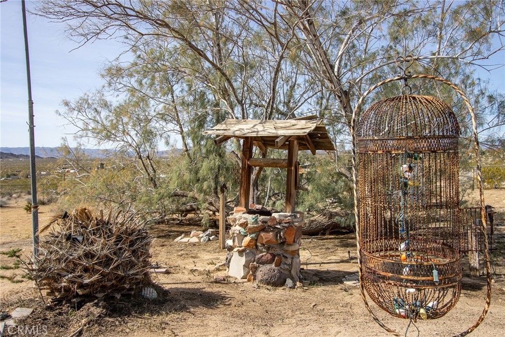 Image 31 of property listing at 63720 Pluto Road, Joshua Tree, CA 92252