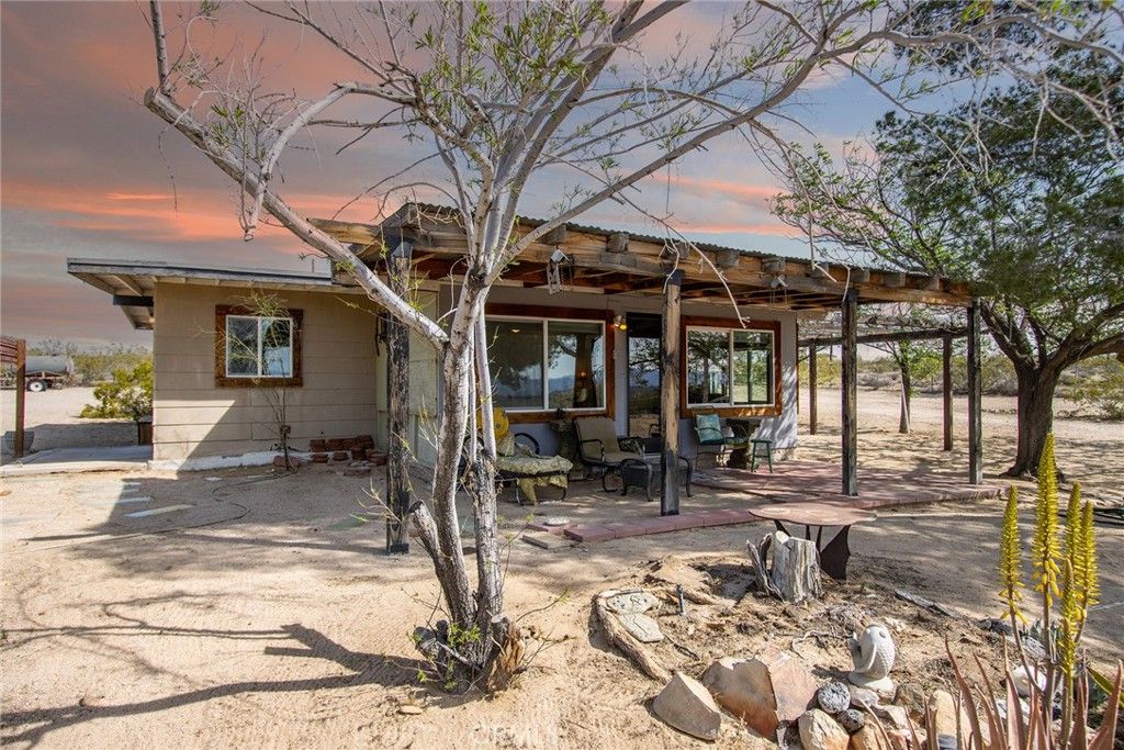 Image 4 of property listing at 63720 Pluto Road, Joshua Tree, CA 92252