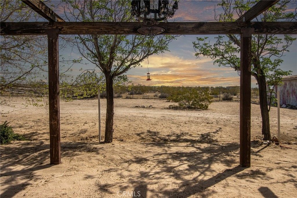 Image 6 of property listing at 63720 Pluto Road, Joshua Tree, CA 92252