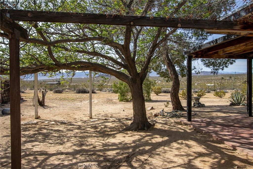 Image 8 of property listing at 63720 Pluto Road, Joshua Tree, CA 92252