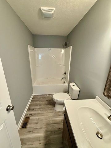604 Decherd St, E, Tullahoma, TN 37388