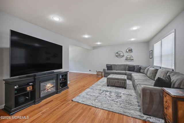 3 St Lawrence Way, Marlboro, NJ 07746