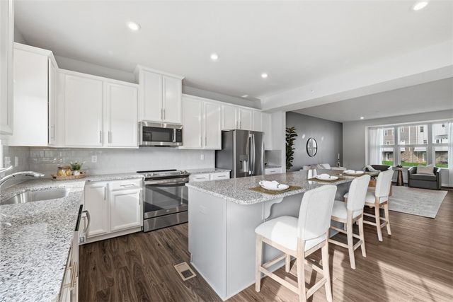 204 Cranesbill Dr, Adams Twp, PA 16046