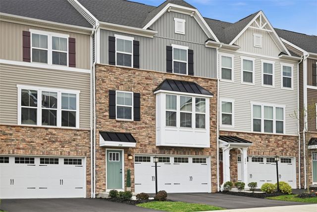 204 Cranesbill Dr, Adams Twp, PA 16046