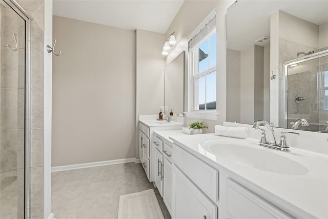 204 Cranesbill Dr, Adams Twp, PA 16046
