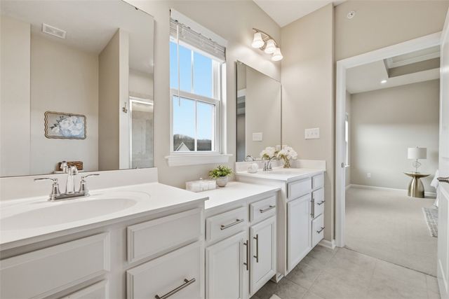 204 Cranesbill Dr, Adams Twp, PA 16046