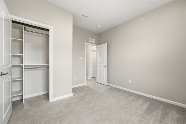 204 Cranesbill Dr, Adams Twp, PA 16046