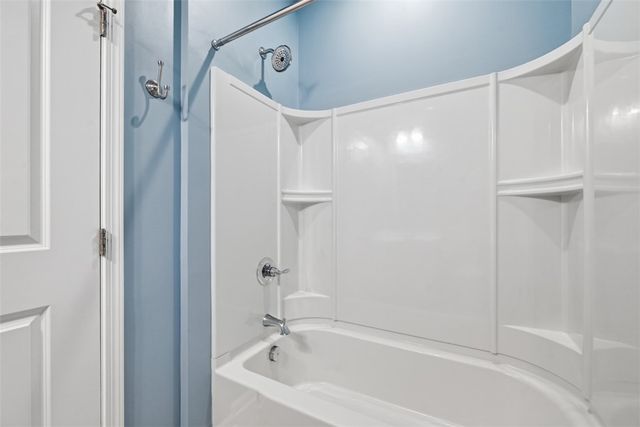 204 Cranesbill Dr, Adams Twp, PA 16046