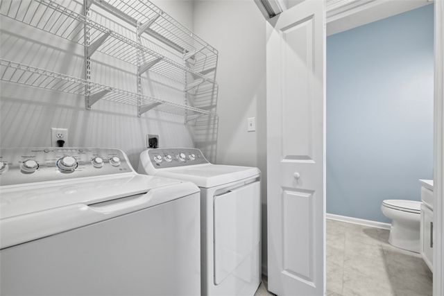 204 Cranesbill Dr, Adams Twp, PA 16046