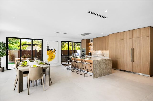 300 NE 48th St, Miami, FL 33137