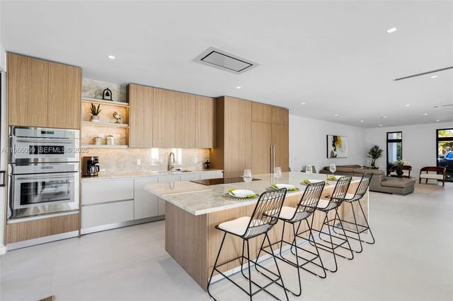 300 NE 48th St, Miami, FL 33137