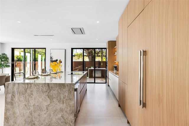 300 NE 48th St, Miami, FL 33137