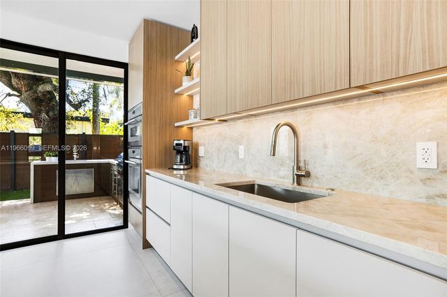 300 NE 48th St, Miami, FL 33137