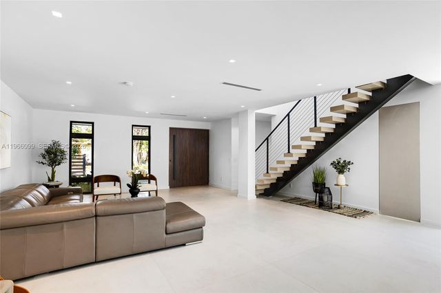 300 NE 48th St, Miami, FL 33137