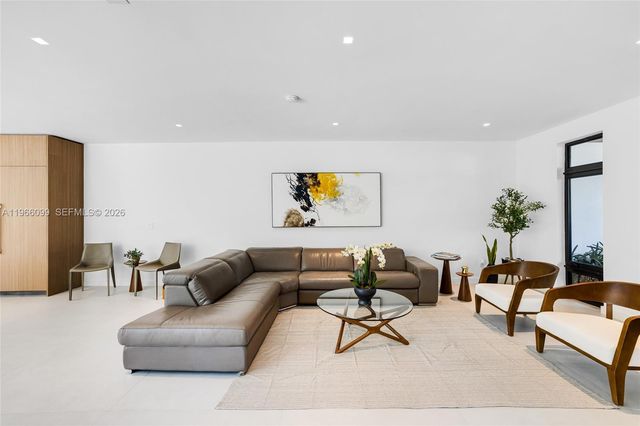 300 NE 48th St, Miami, FL 33137