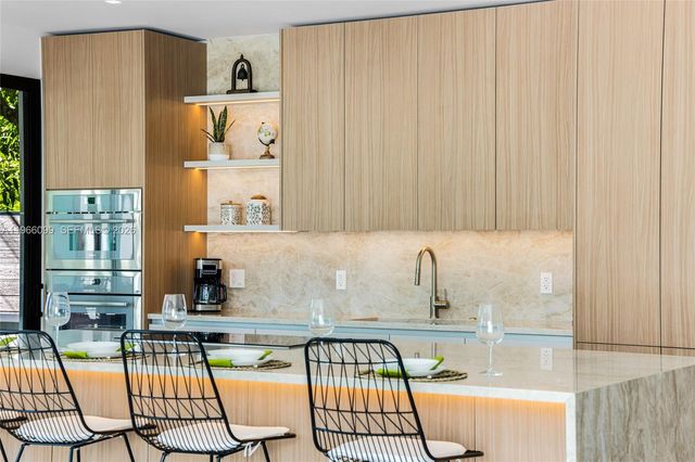 300 NE 48th St, Miami, FL 33137