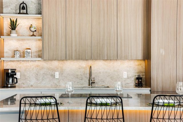 300 NE 48th St, Miami, FL 33137