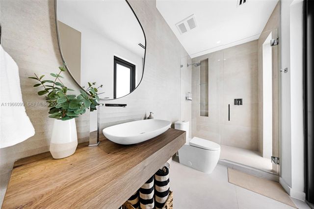 300 NE 48th St, Miami, FL 33137