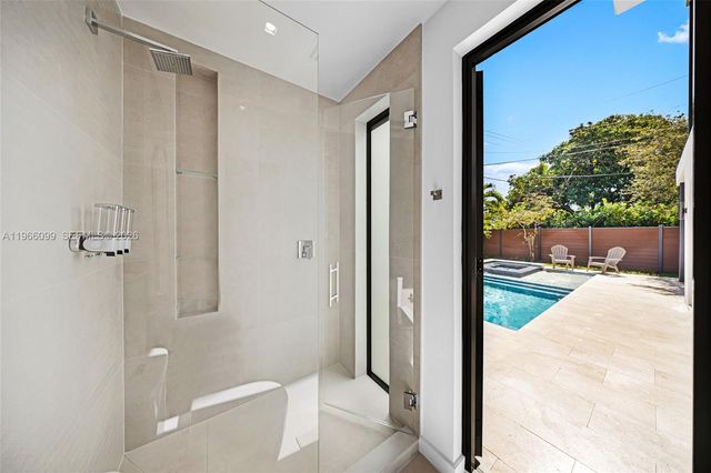 300 NE 48th St, Miami, FL 33137