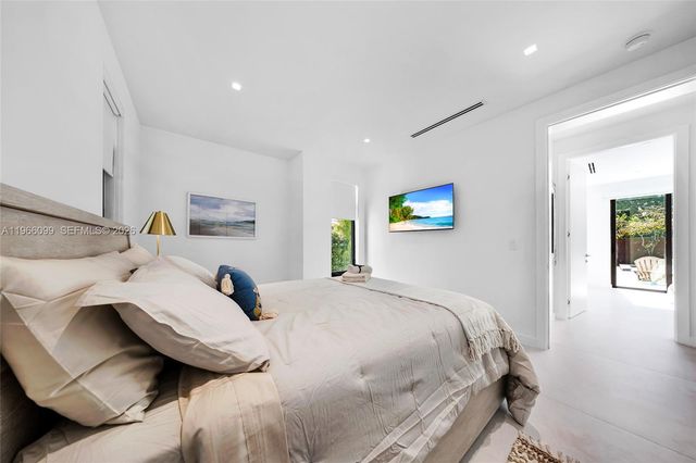 300 NE 48th St, Miami, FL 33137